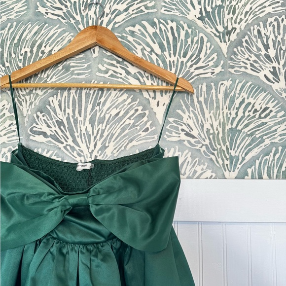 Emerald Green Oversized Bow Oversized Bow Mini Dress by Day & Moon in Women’s S - Picture 5 of 7
